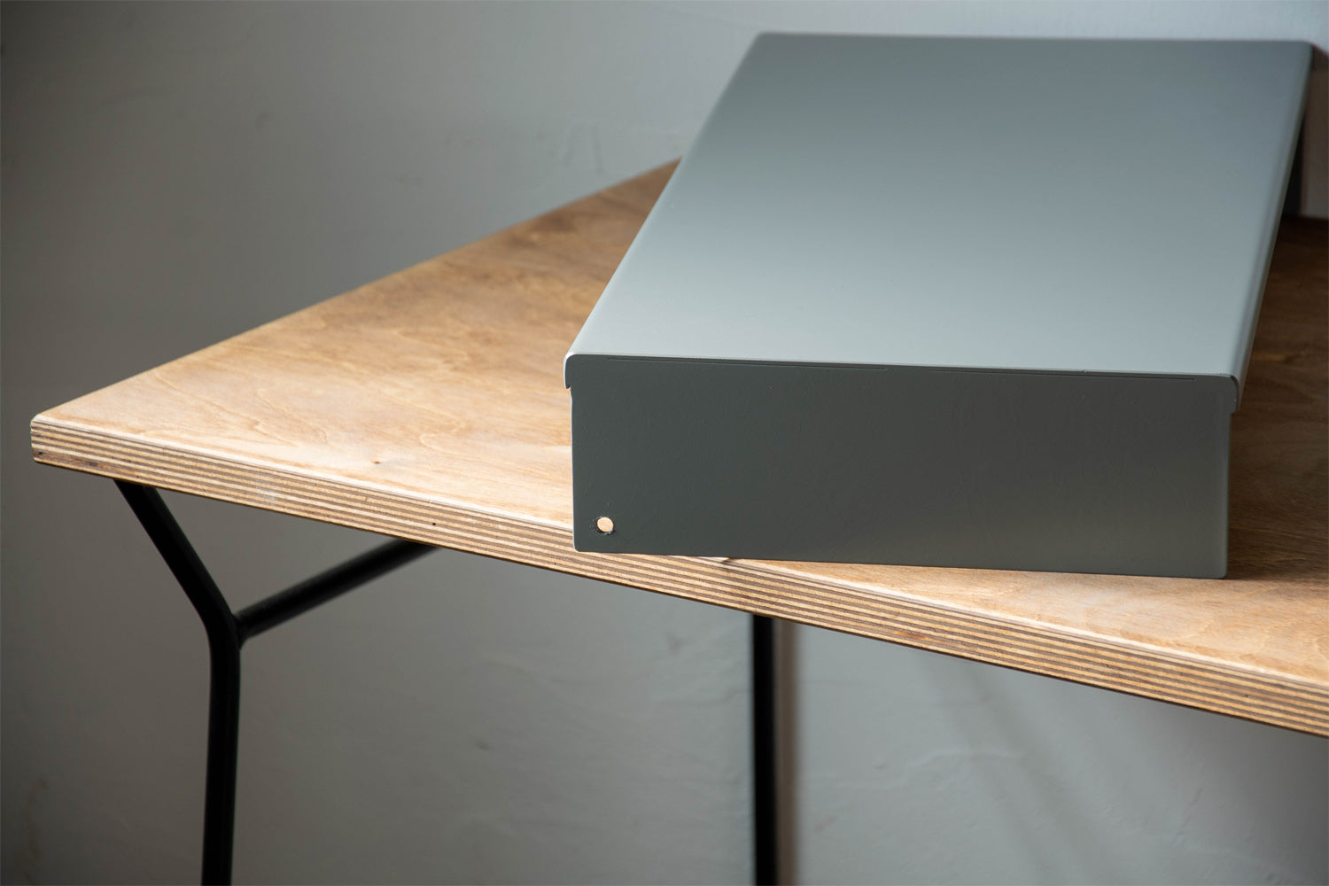 側面にコード穴あり